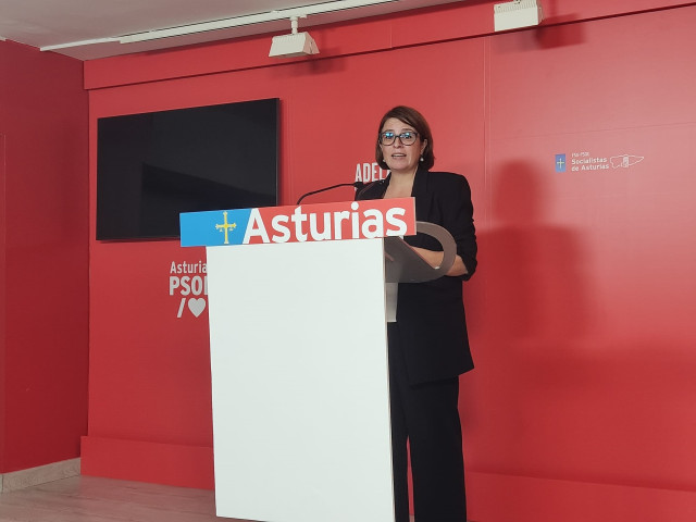 Adriana Lastra en rueda de prensa.