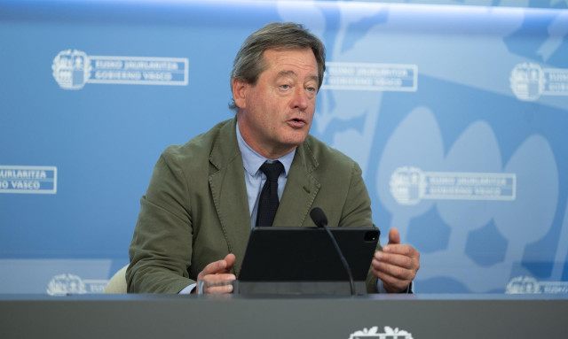 Archivo - En la rueda de prensa posterior al Consejo de Gobierno, el portavoz del Gobierno Vasco, Bingen Zupiria