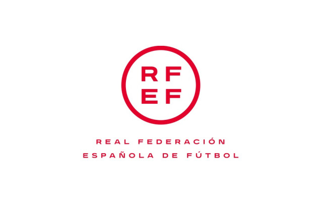 Archivo - Logo de la Real Federaci&oacute;n Espa&ntilde;ola de F&uacute;tbol (RFEF)