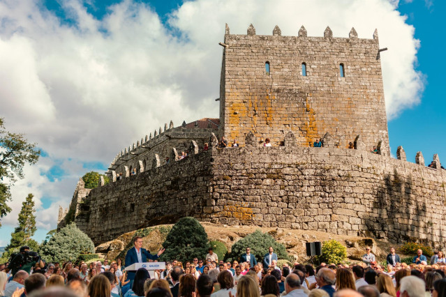 Archivo - Intevenci&oacute;n de Alberto N&uacute;&ntilde;ez Feij&oacute;o en el acto de apertura del curso pol&iacute;tico en el castillo de Soutomaior (Pontevedra), a 27 de agosto de 2023.