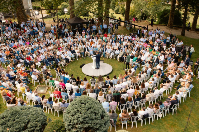 El presidente del Partido Popular, Alberto N&uacute;&ntilde;ez Feij&oacute;o, durante la inauguraci&oacute;n del curso pol&iacute;tico en el Castillo de Soutomaior, a 27 de agosto de 2023, en Pontevedra, A Coru&ntilde;a, Galicia (Espa&ntilde;a)