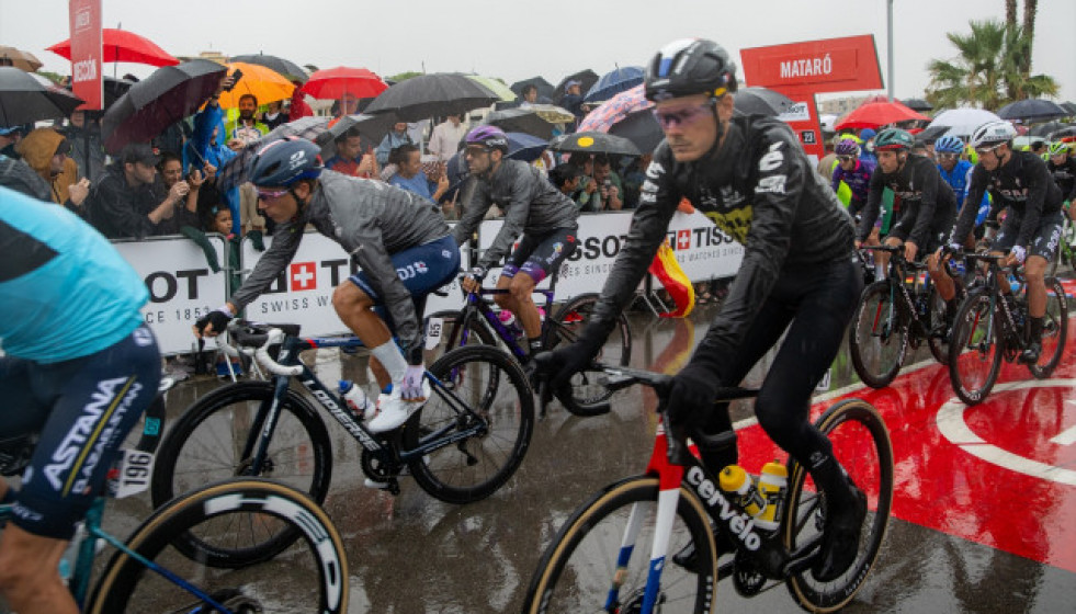 EuropaPress 5400954 varios ciclistas salida segunda etapa vuelta ciclista espana 2023 27 agosto