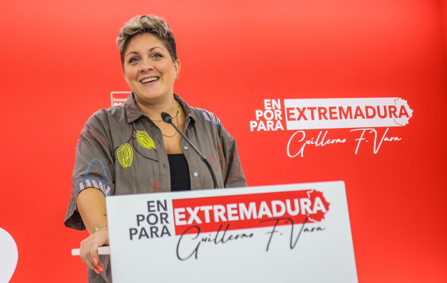 La portavoz del PSOE de Extremadura, Soraya Vega, en rueda de prensa en Mérida