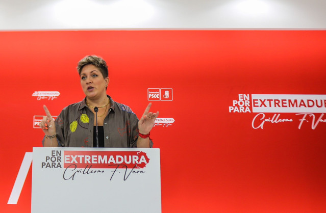 La portavoz del PSOE extremeño, Soraya Vega, en rueda de prensa en Mérida
