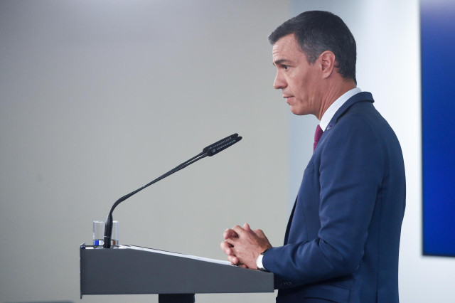 El presidente del Gobierno en funciones, Pedro Sánchez, durante una rueda de prensa en el Palacio de la Moncloa, a 22 de agosto de 2023, en Madrid (España).  Esta rueda de prensa ha tenido lugar después de una reunión con el Rey Felipe en el Palacio de la