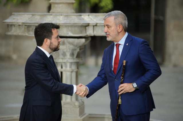 Archivo - El presidente de la Generalitat, Pere Aragonès, recibe en el Palau de la Generalitat al nuevo alcalde de Barcelona, el socialista Jaume Collboni.