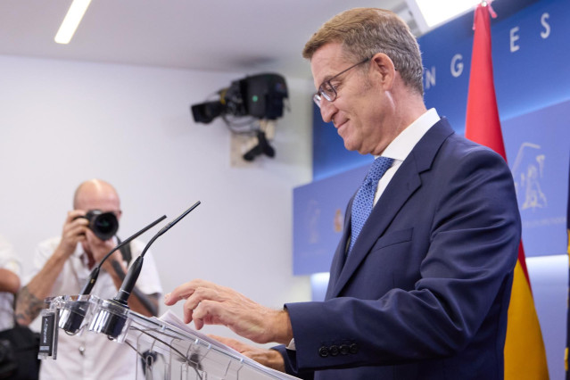 El presidente del PP, Alberto Núñez Feijóo, durante una rueda de prensa