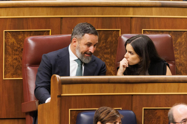 El líder de Vox, Santiago Abascal, y la nueva portavoz de Vox en el Congreso, Pepa Millán