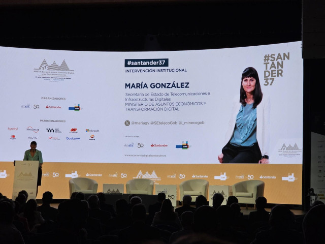 Archivo - La sec. De Estado de Telecomunicaciones e Infraestructuras Digitales, María González Veracruz, en su intervención en la 37 edición del 'Encuentro de la Economía Digital y las Telecomunicaciones' organizado por Ametic en Santander, a 31 de agosto