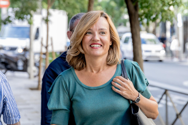 La portavoz de la CEF y ministra de Educación y FP, Pilar Alegría,  a su llegada a la Comisión Ejecutiva Federal del PSOE, en la sede de Ferraz, a 30 de agosto de 2023, en Madrid (España). El presidente del PP, Alberto Núñez Feijóo, ha ofrecido al secreta