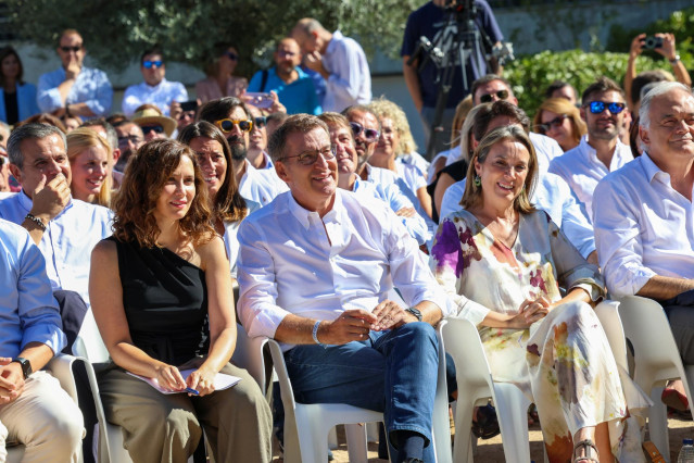 La presidenta de la Comunidad de Madrid, Isabel Díaz Ayuso, y el presidente del PP, Alberto Núñez Feijóo, en la inauguración del curso político en Madrid