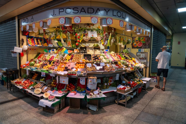 Puestos de alimentos en el Mercado de la Encarnación