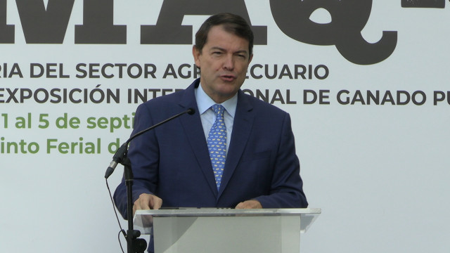 El presidente de la Junta de CyL, Alfonso Fernández Mañueco, en la inauguración de 'Salamaq 23'