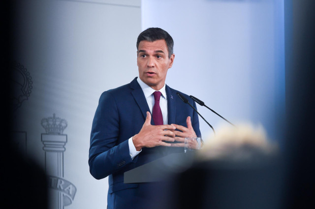 El presidente del Gobierno en funciones, Pedro Sánchez, durante una rueda de prensa en el Palacio de la Moncloa, a 22 de agosto de 2023, en Madrid (España).  E