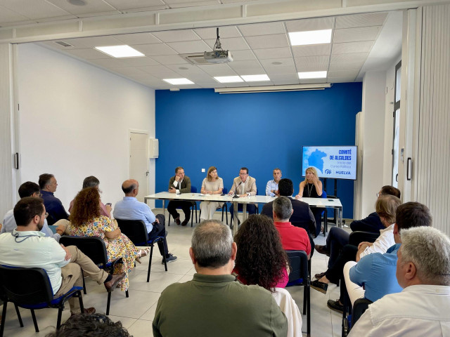 Imagen del primer Comité de Alcaldes con el que los populares han iniciado el curso político.