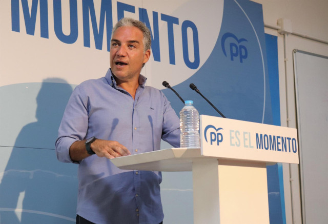 El coordinador general del PP, Elías Bendodo, en un acto en Estepona.