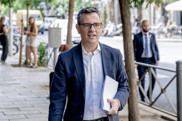 El ministro en funciones de la Presidencia, Relaciones con las Cortes y Memoria Democrática, Félix Bolaños, a su llegada a la Comisión Ejecutiva Federal del PSOE, en la sede de Ferraz, a 30 de agosto de 2023, en Madrid (España). El presidente del PP, Albe