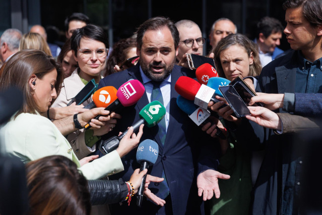 Archivo - El presidente del PP de Castilla-La Mancha, Paco Núñez, atiende a medios a su llegada a la Junta Directiva Nacional del PP, a 10 de abril de 2023, en Madrid (España).  Tras el parón de Semana Santa, los partidos políticos reanudan su actividad c