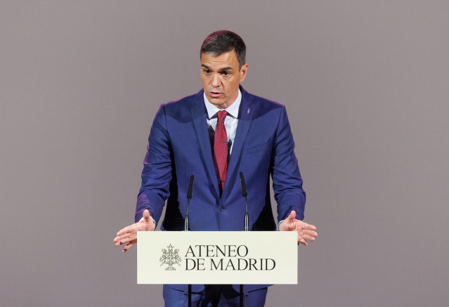El presidente del Gobierno en funciones y secretario general del PSOE, Pedro Sánchez, interviene en un encuentro en el Ateneo de Madrid, a 4 de septiembre de 2023, en Madrid (España).