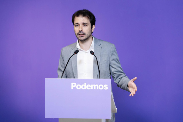 El portavoz de Podemos Javier Sánchez Serna durante una rueda de prensa en la sede del partido, a 4 de septiembre de 2023, en Madrid (España).