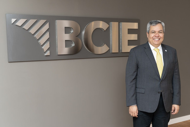 Archivo - El presidente del BCIE, Dante Mossi
