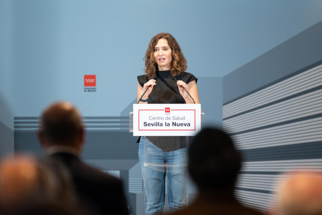La presidenta de la Comunidad de Madrid, Isabel Díaz Ayuso, interviene durante su visita al Centro de Salud de Sevilla la Nueva, a 5 de septiembre de 2023, en Madrid (España)