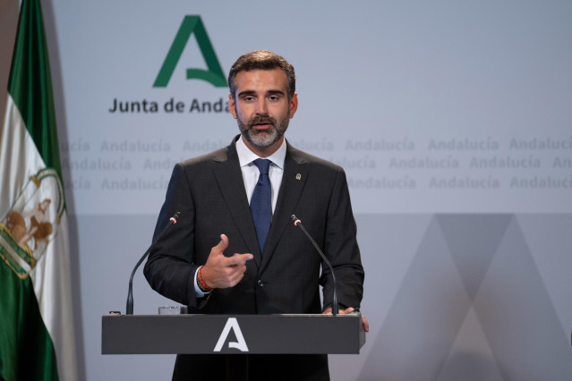 El consejero de Sostenibilidad, Medio Ambiente y Economía Azul de la Junta de Andalucía y portavoz del gobierno, Ramón Fernández-Pacheco, en la rueda de prensa tras el Consejo de Gobierno andaluz en el Palacio de San Telmo. A 05 de septiembre de 2023, en