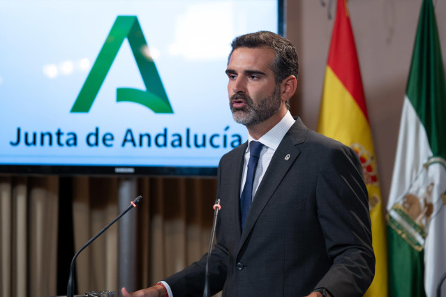 El consejero de Sostenibilidad, Medio Ambiente y Economía Azul de la Junta de Andalucía y portavoz del gobierno, Ramón Fernández-Pacheco, en la rueda de prensa tras el Consejo de Gobierno andaluz en el Palacio de San Telmo.