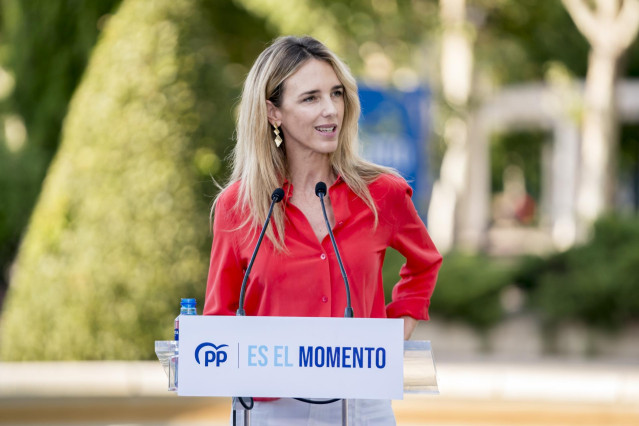 Archivo - La diputada y candidata número 6 al Congreso de los Diputados por Madrid, Cayetana Álvarez de Toledo, durante un encuentro de campaña para las elecciones del 23J, en el Parque Finca Liana, a 12 de julio de 2023, en Móstoles, Madrid (España). Est
