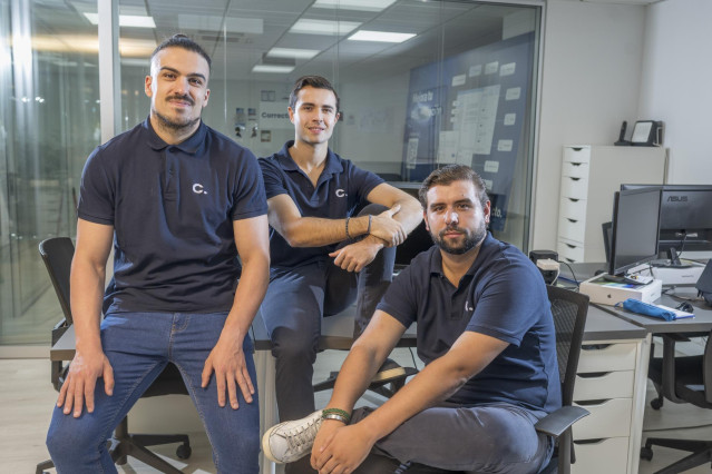 Archivo - Equipo de la compañía española Correcto.