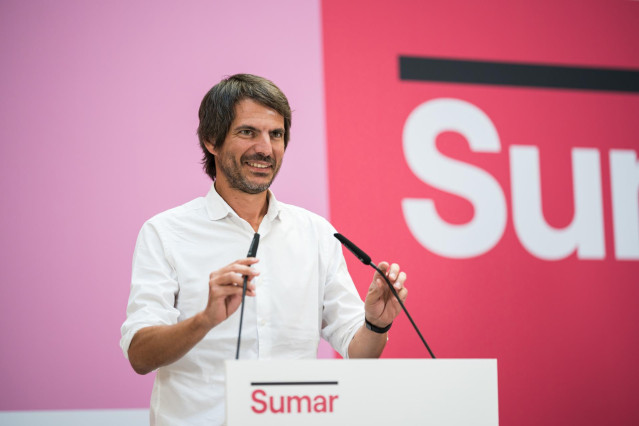 El portavoz de Sumar, Ernest Urtasun, ofrece una rueda de prensa, en el Espacio Larra, a 28 de agosto de 2023, en Madrid (España).