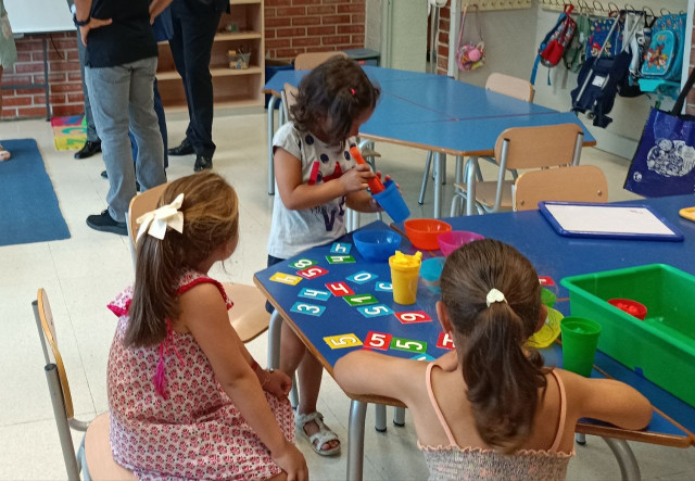 Alumnas de Educación Infantil en el colegfio Txomin Aresti de Leioa
