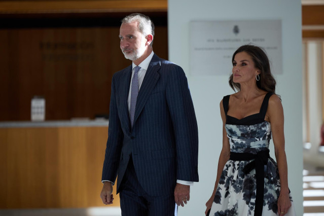 Archivo - El Rey Felipe VI de España y la Reina Letizia de España, a su llegada a la inauguración de la Galería de las Colecciones Reales, en el Palacio Real, a 25 de julio de 2023, en Madrid (España). Felipe VI y Doña Letizia han inaugurado hoy la Galerí