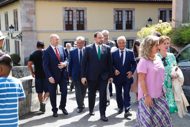 Adrián barbón en los actos de Covadonga con motivo del Día de Asturias.