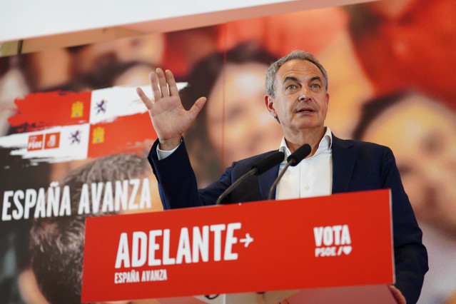 Archivo - El expresidente del Gobierno de España José Luis Rodríguez Zapatero interviene en una comida mitin con militantes socialistas en el hotel Bardo Recoletos Coco, a 19 de julio de 2023, en Salamanca, Castilla y León (España). Zapatero ha participad
