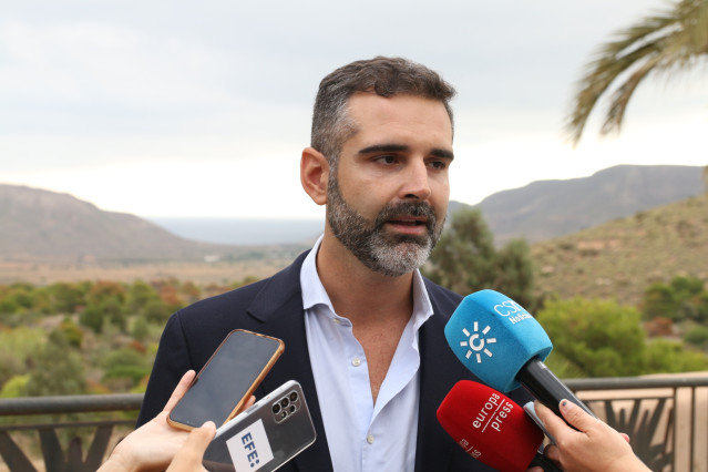 El consejero de Sostenibilidad, Medio Ambiente y Economía Azul y portavoz del Gobierno andaluz, Ramón Fernández-Pacheco, en una foto de archivo en una atención a medio de comunicación.