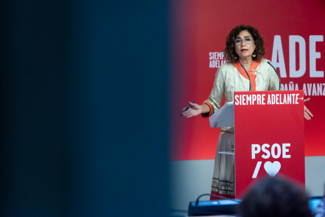 La vicesecretaria general del PSOE y ministra de Hacienda en funciones, María Jesús Montero, ofrece una rueda de prensa tras la reunión de la Comisión Ejecutiva Federal del PSOE, en la sede del PSOE, a 11 de septiembre de 2023, en Madrid (España).