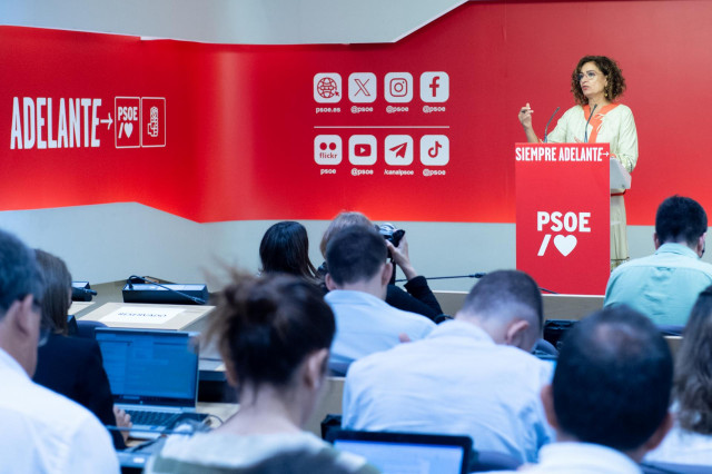 La vicesecretaria general del PSOE y ministra de Hacienda en funciones, María Jesús Montero, ofrece una rueda de prensa tras la reunión de la Comisión Ejecutiva Federal del PSOE, en la sede del PSOE.