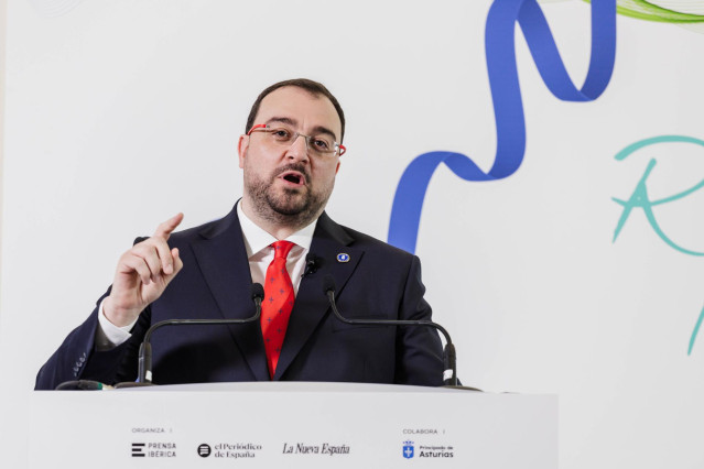 Archivo - El presidente de Asturias, Adrián Barbón, protagoniza un desayuno informativo de Prensa Ibérica, en The Westin Palace, a 16 de marzo de 2023, en Madrid (España).
