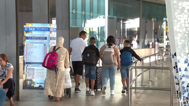 Pasajeros procedentes de Marruecos en el Aeropuerto de Valencia.
