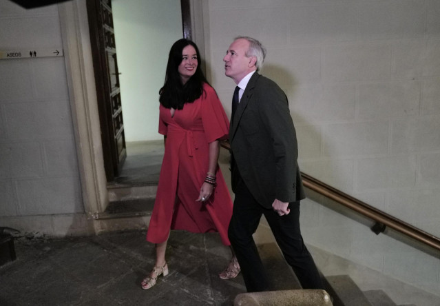 El presidente del Gobierno de Aragón, Jorge Azcón, y la alcaldesa de Huesca, Lorena Orduna.