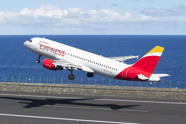 Archivo - Iberia Express.