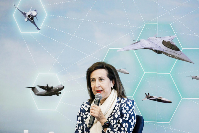 Archivo - La ministra de Defensa, Margarita Robles, interviene durante el acto de la firma del contrato del programa del Futuro Sistema Aéreo de Combate, en el Cuartel General del Ejército del Aire y del Espacio, a 28 de abril de 2023, en Madrid (España).