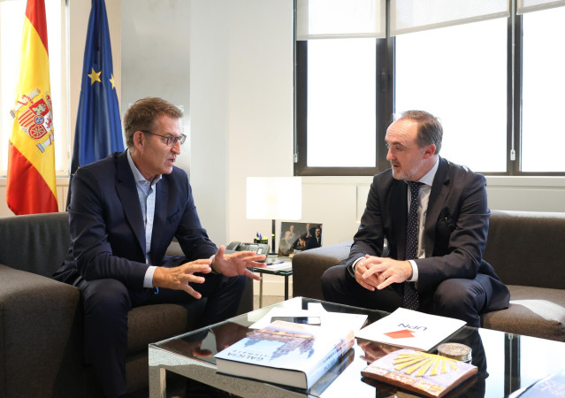 El presidente del Partido Popular, Alberto Núñez Feijóo, se reúne con el presidente de UPN, Javier Esparza, dentro de su ronda para la investidura, en la sede del PP, a 13 de septiembre de 2023, en Madrid (España). La reunión ha tenido lugar en el marco d