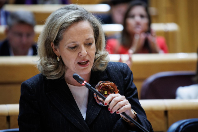 Archivo - La vicepresidenta primera y ministra de Asuntos Económicos y Transformación Digital, Nadia Calviño, interviene durante una sesión de control al Gobierno en el Senado, a 22 de noviembre de 2022, en Madrid (España). El PP intensifica su ofensiva c