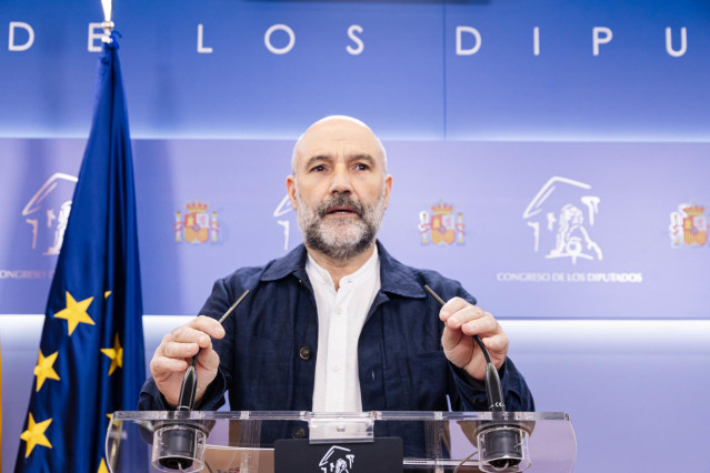 El diputado de BNG, Néstor Rego durante una rueda de prensa anterior a la reunión de la Junta de Portavoces, en el Congreso de los Diputados, a 14 de septiembre de 2023, en Madrid (España).