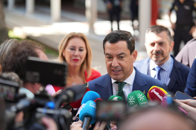El presidente de la Junta de Andalucía, Juanma Moreno, este jueves en el Parlamento autonómico