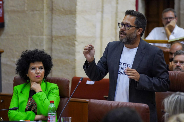 El portavoz de Adelante Andalucía, José Ignacio García, en su pregunta al presidente de la Junta de Andalucía, Juanma Moreno.