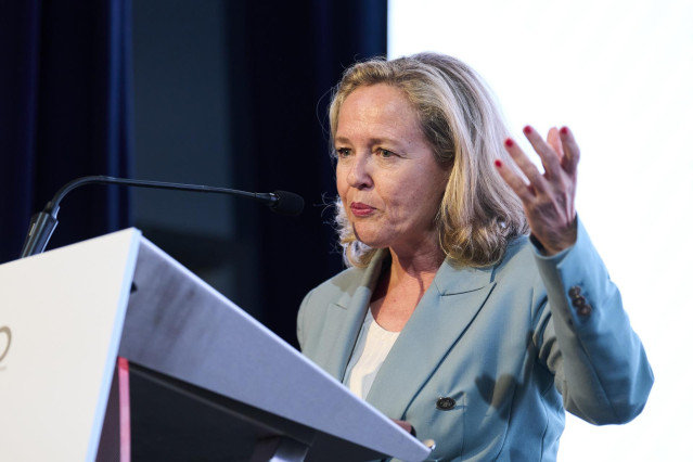 La vicepresidenta primera del Gobierno y ministra de Asuntos Económicos y para la Transformación Digital en funciones, Nadia Calviño, interviene durante la clausura del 37º Encuentro de la Economía Digital y las Telecomunicaciones, en el Palacio de la Mag