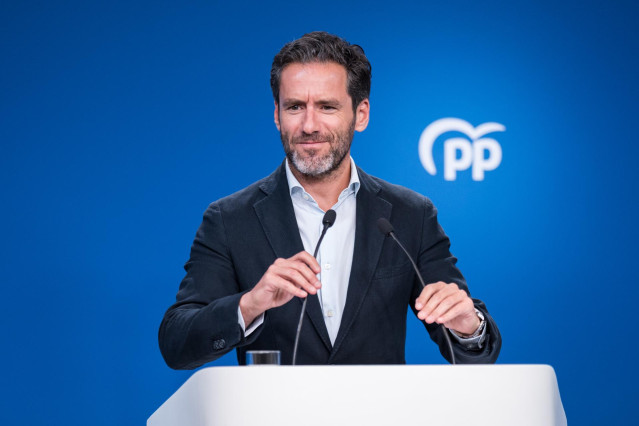 El vicesecretario de Cultura y Sociedad Abierta del PP, Borja Sémper, durante una rueda de prensa posterior a la reunión del Comité de Dirección del Partido Popular, en la sede nacional del PP, a 28 de agosto de 2023, en Madrid (España).